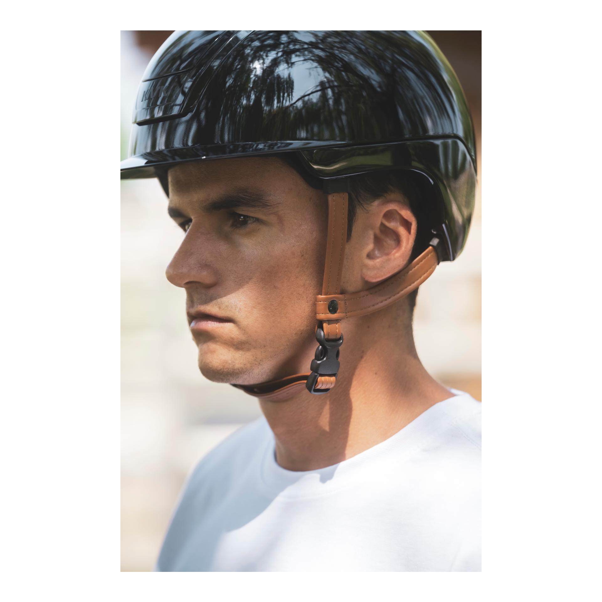 KASK Reithelm Nemesi Shine - brauner Kinnriemen