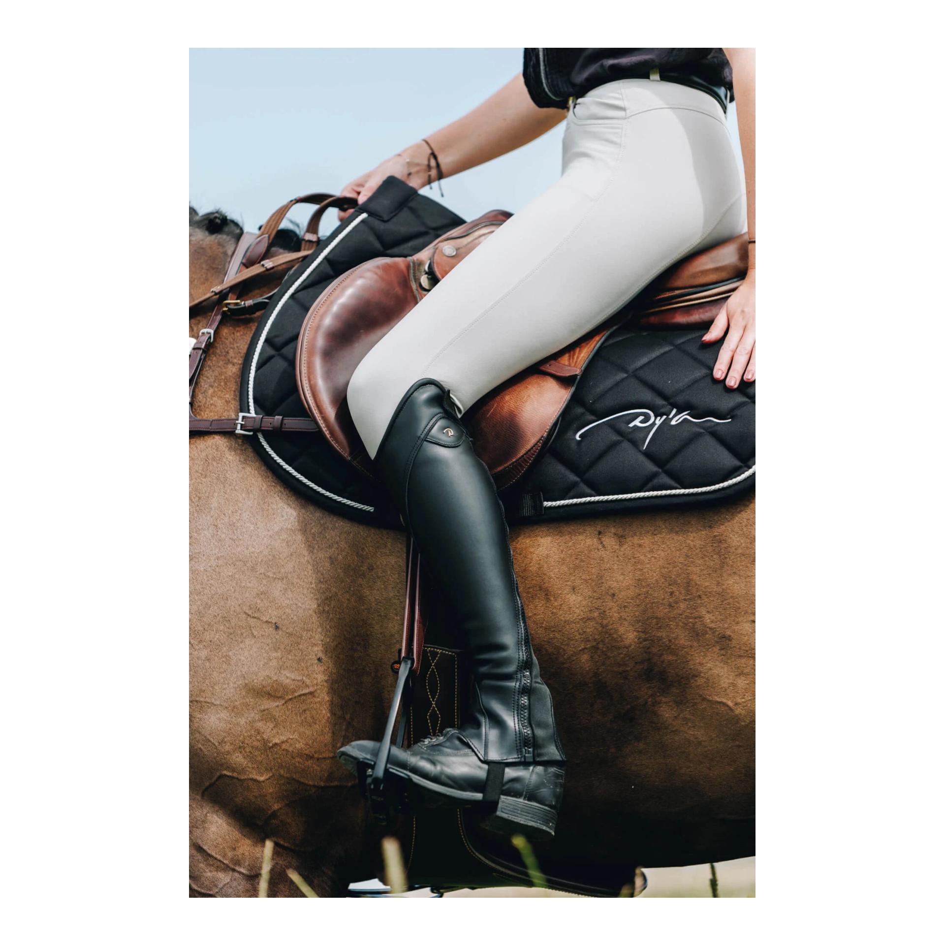 Dy'on Chaps Comfort Classic Standard